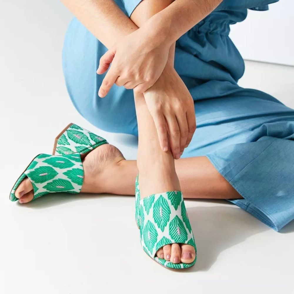 Urban Outfitters Palm Pattern Heeled Mule 6 Green Colorful Vacation Slip On